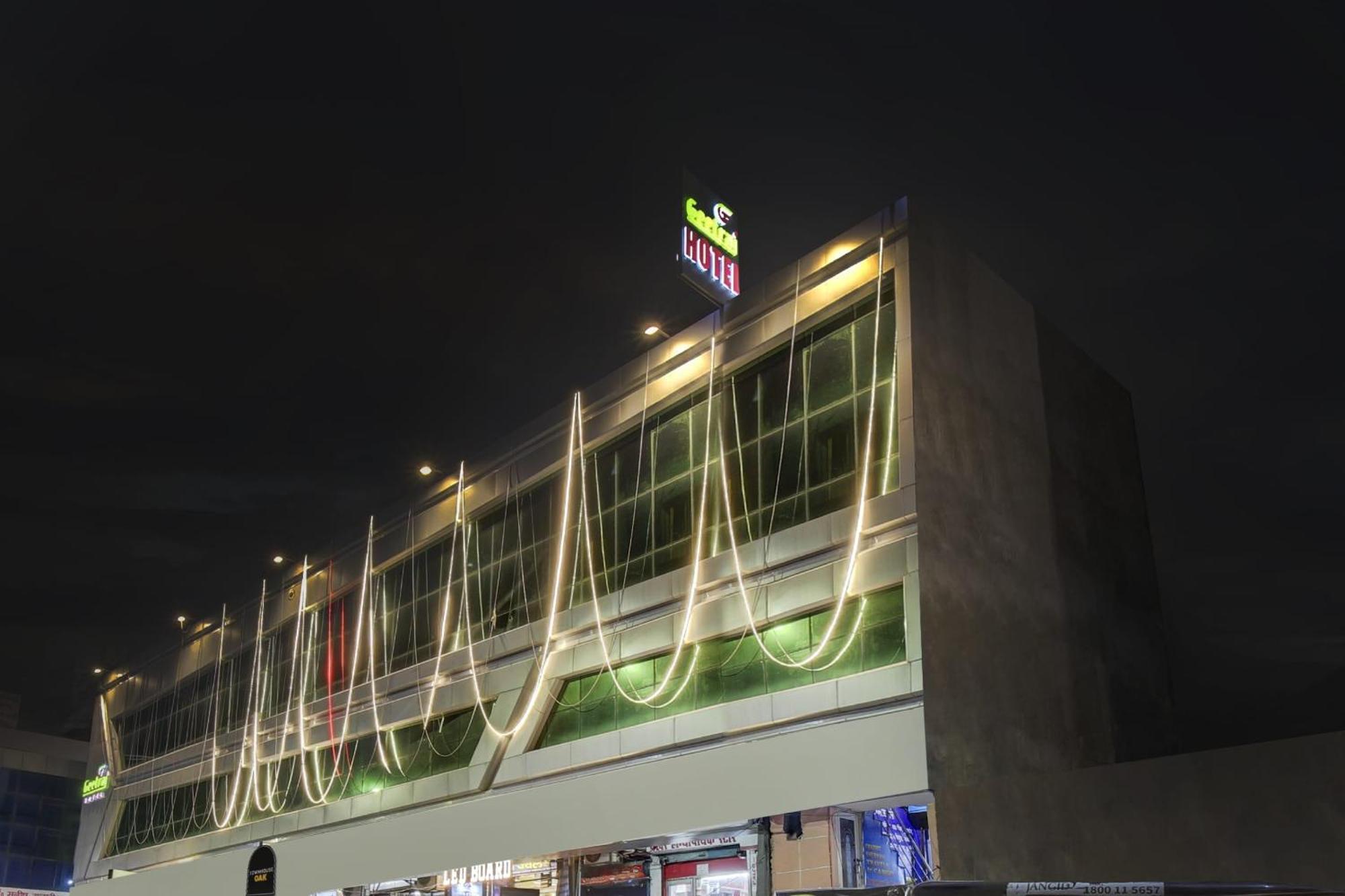 Hotel Super Townhouse Geetraj Near Shalimar Gateway Lucknow Exterior foto