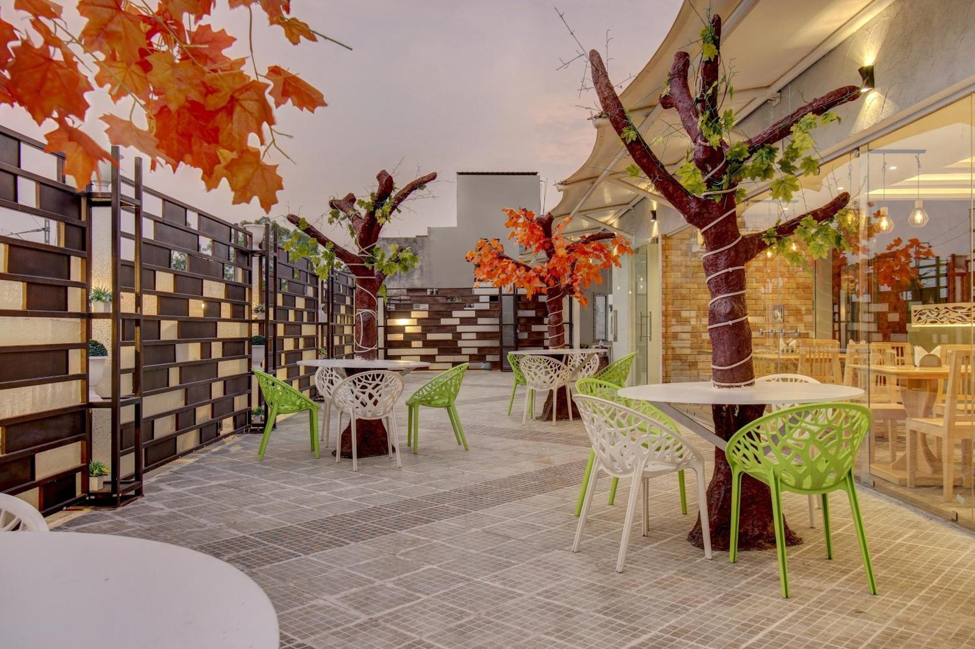 Hotel Super Townhouse Geetraj Near Shalimar Gateway Lucknow Exterior foto