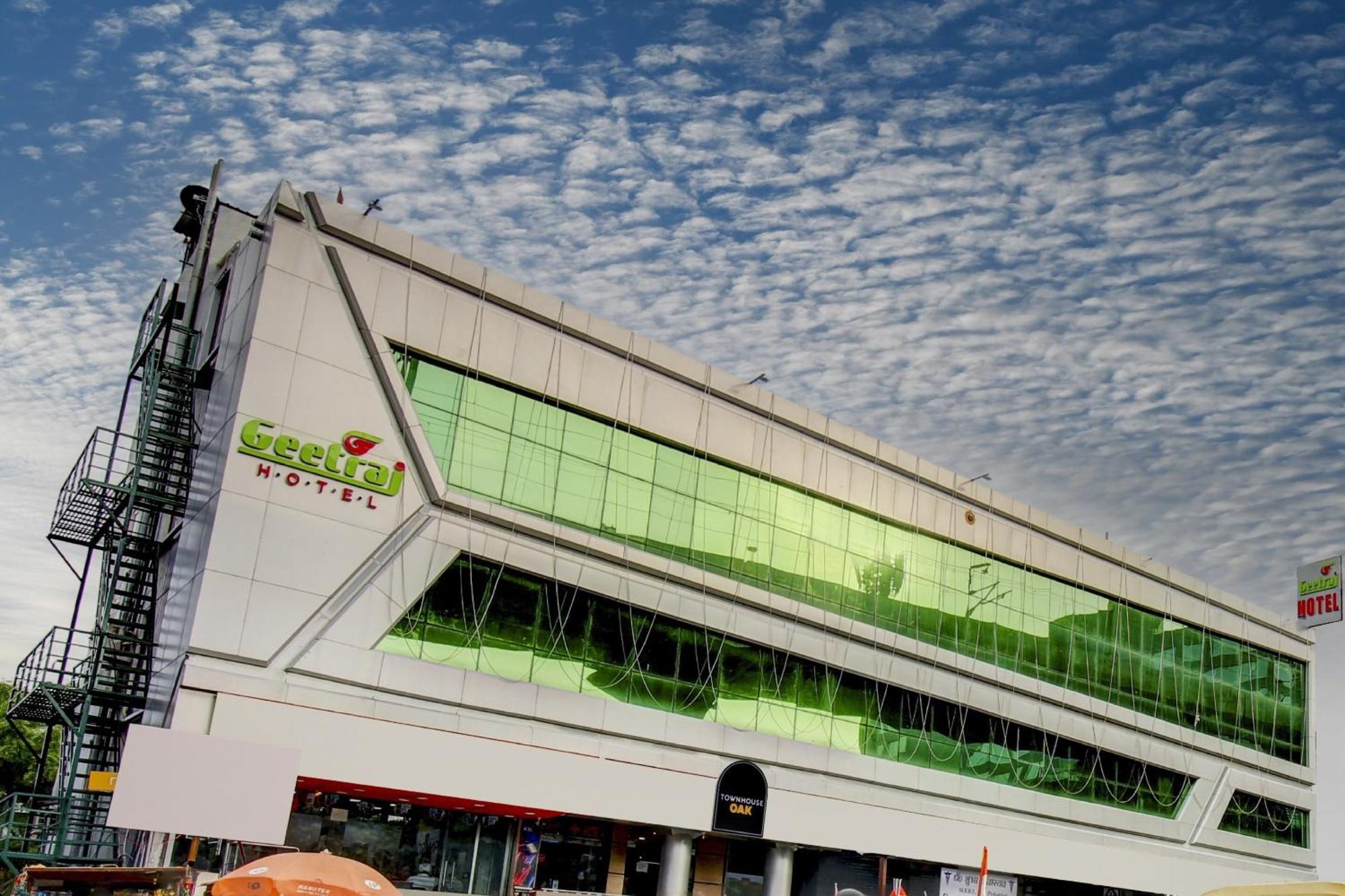 Hotel Super Townhouse Geetraj Near Shalimar Gateway Lucknow Exterior foto